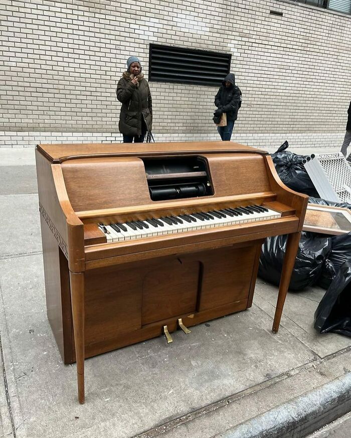 Stoop Concert Ready!! Nw Corner Of 72nd And 1st 