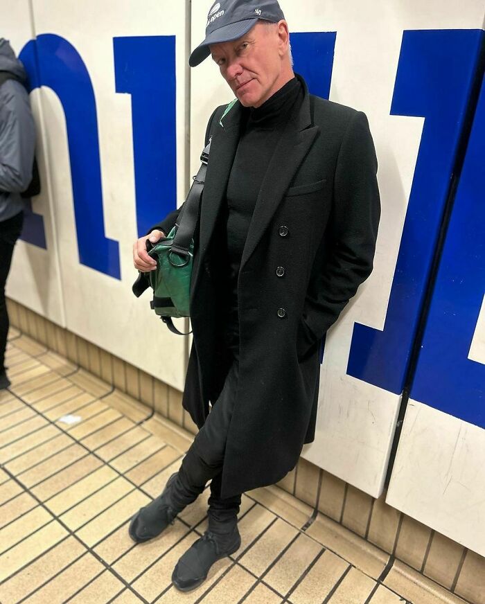 30 Celebrity Encounters So Awkward, You Can Feel The Secondhand Embarrassment A Mile Away