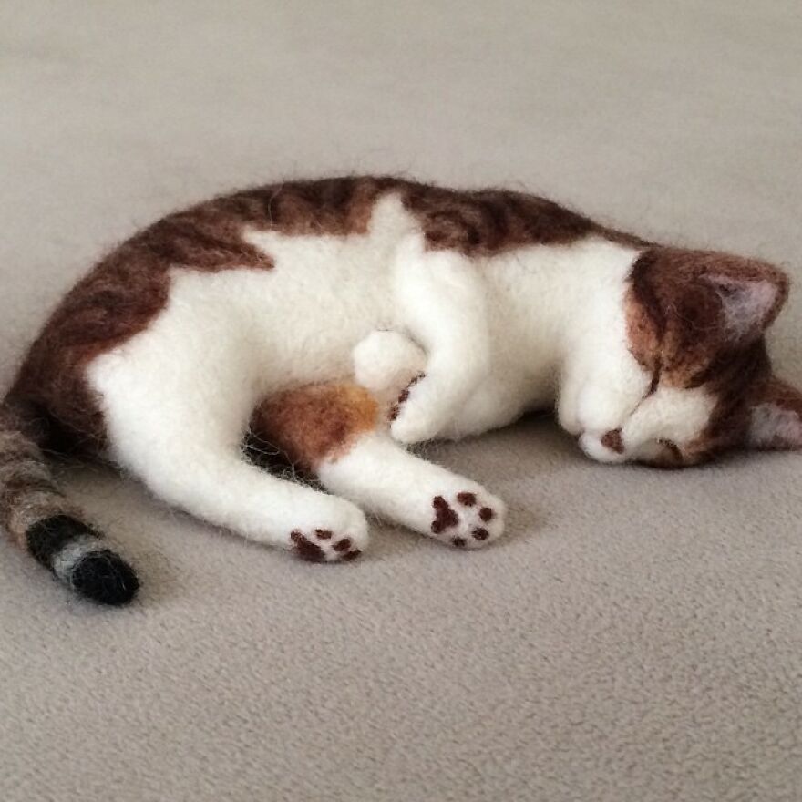 Japanese Artist Creates Cute, Realistic Cats With Felted Wool (Interview)