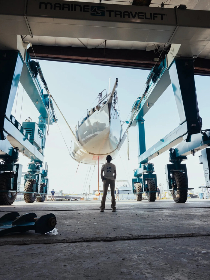 A Remarkable Woman&rsquo;s Quest Over The Ocean: The First American Woman To Sail Around The World Solo