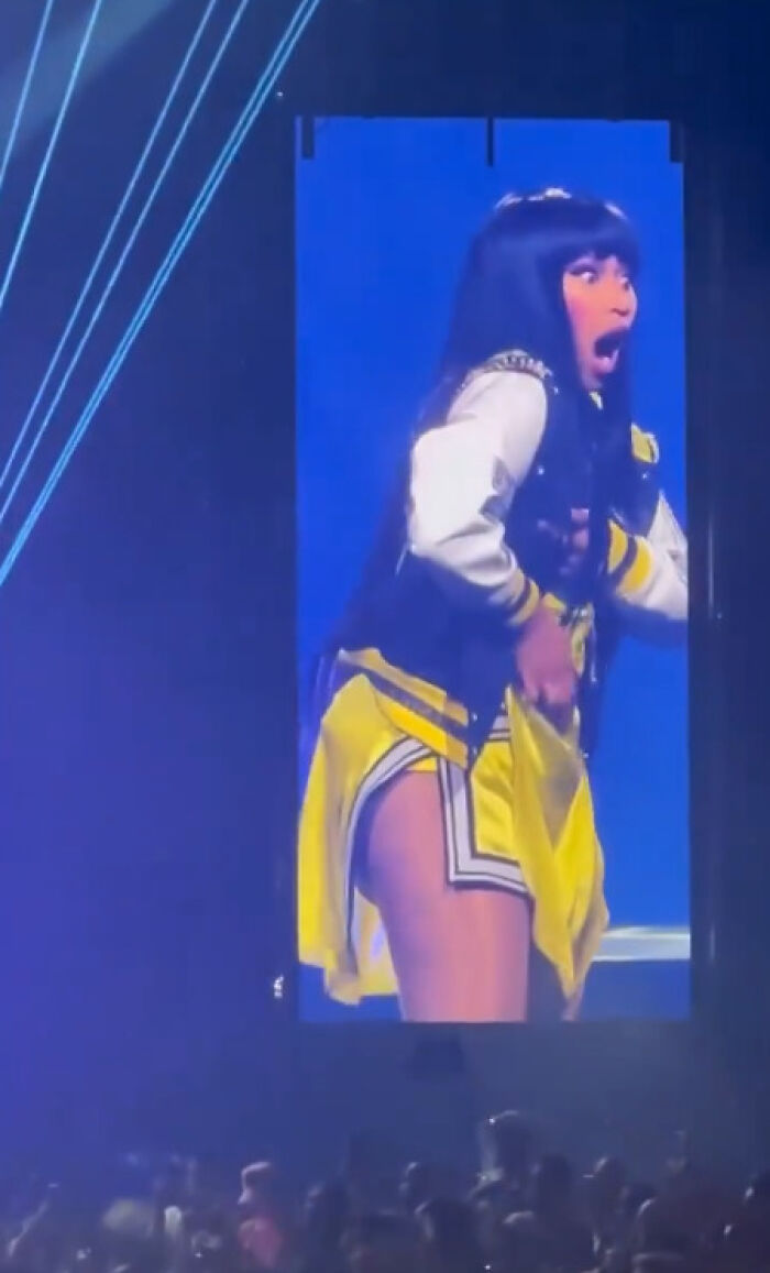 &ldquo;Oh My God&rdquo;: Nicki Minaj Scolds Fans After Wardrobe Malfunction On Stage