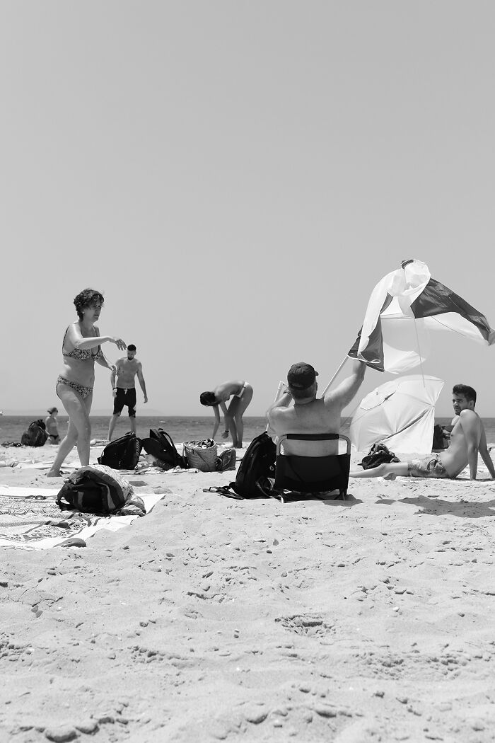 Sun, Sand, And Salesmen: 40 Pictures Of 'Looky Looky' Men And Other Beach Scenes