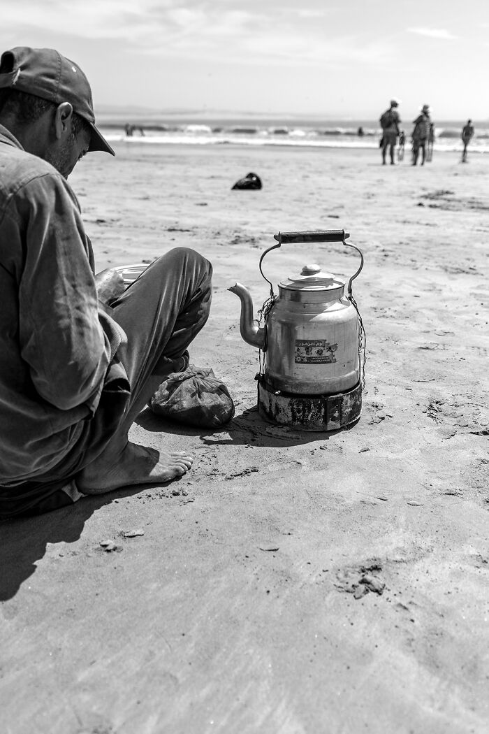 Sun, Sand, And Salesmen: 40 Pictures Of 'Looky Looky' Men And Other Beach Scenes