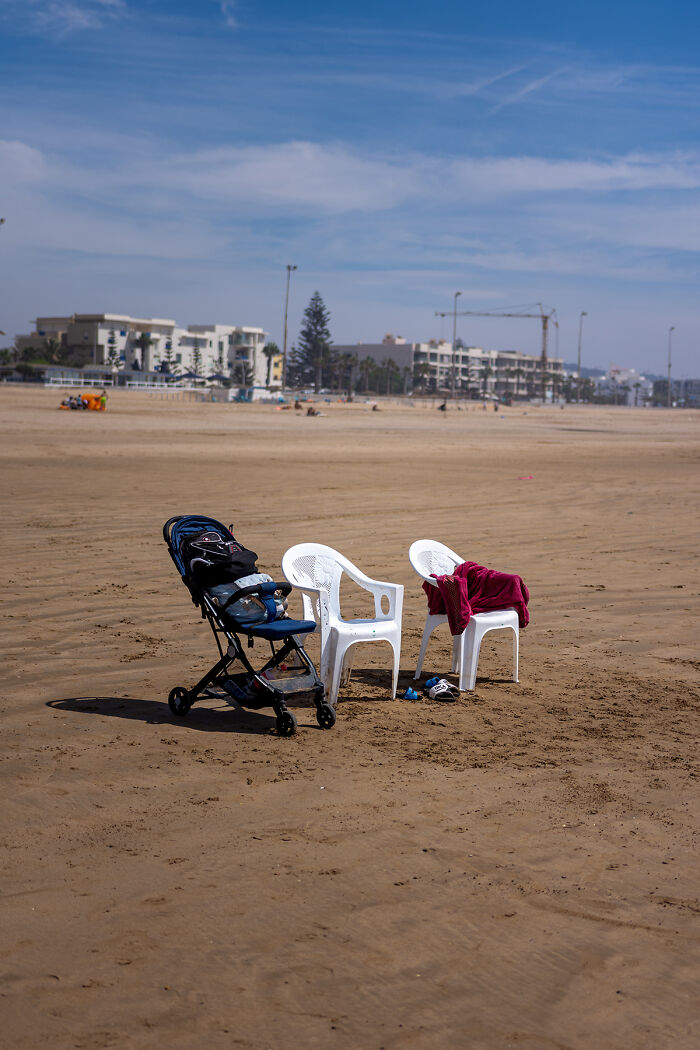 Sun, Sand, And Salesmen: 40 Pictures Of 'Looky Looky' Men And Other Beach Scenes