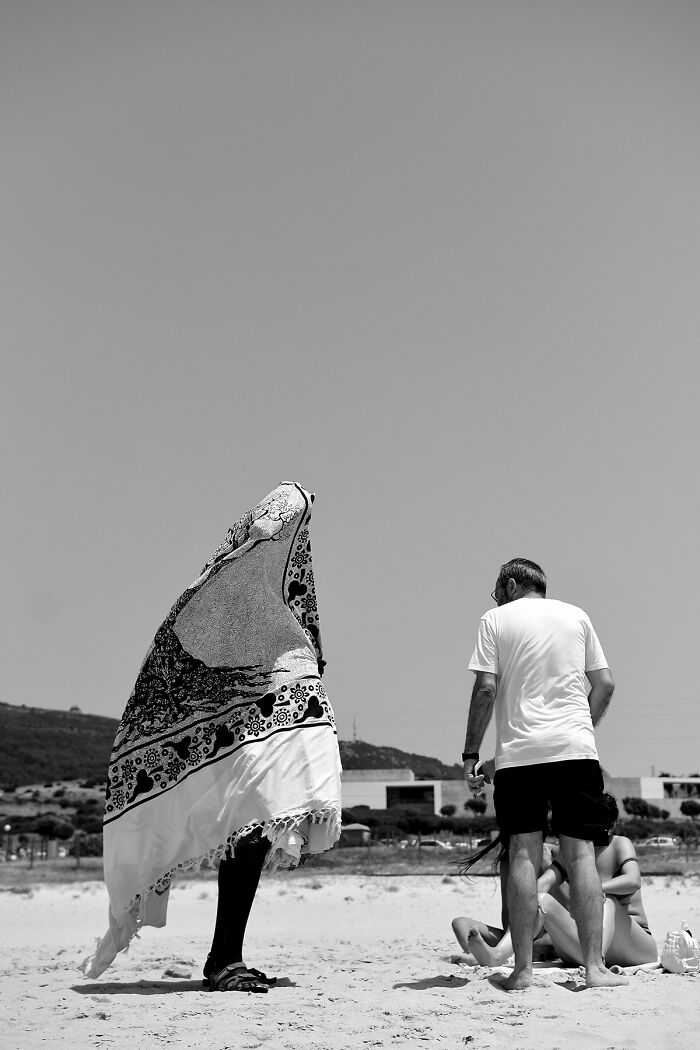 Sun, Sand, And Salesmen: 40 Pictures Of 'Looky Looky' Men And Other Beach Scenes