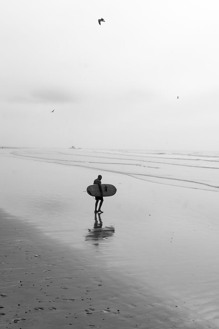Sun, Sand, And Salesmen: 40 Pictures Of 'Looky Looky' Men And Other Beach Scenes