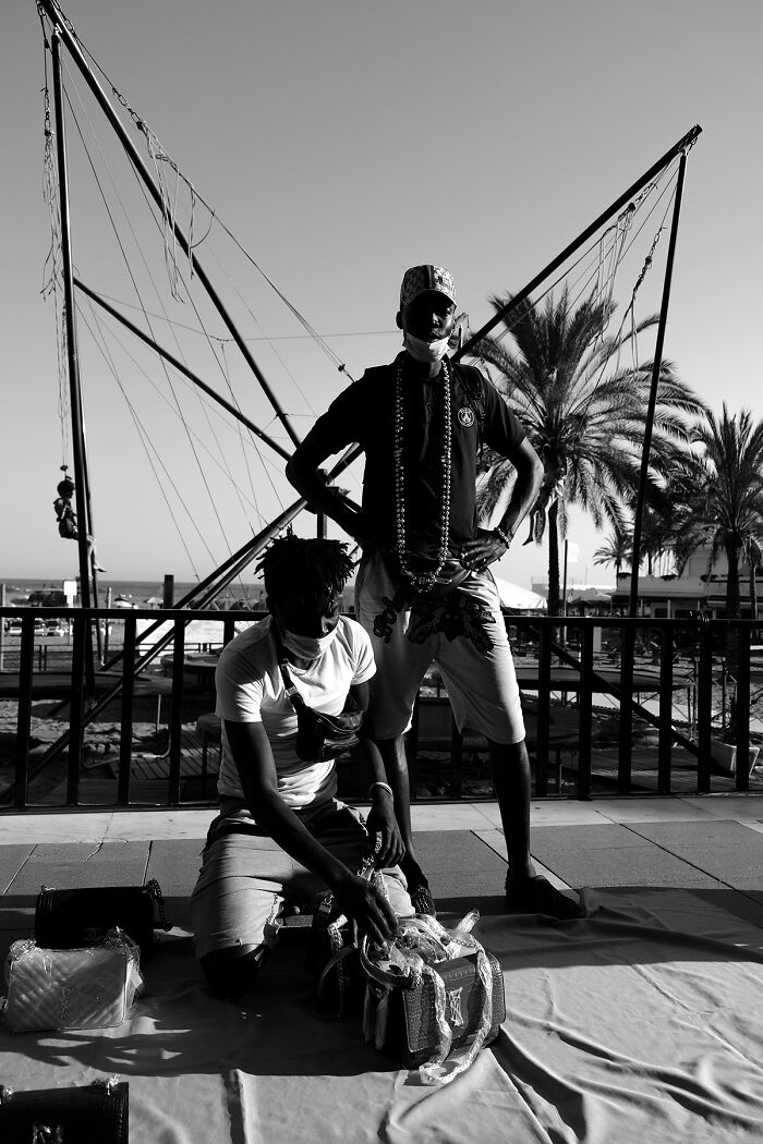 Sun, Sand, And Salesmen: 40 Pictures Of 'Looky Looky' Men And Other Beach Scenes