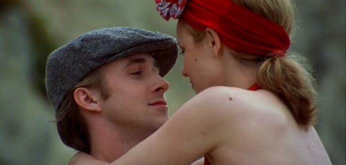 34 Behaviors That Creep People Out Now But Once Were Considered Romantic, As Pointed Out Online