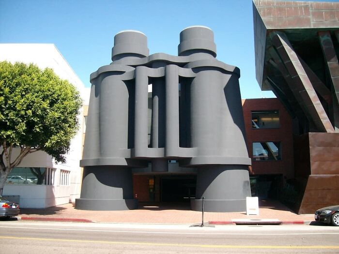 The Binoculars Building In Venice Beach