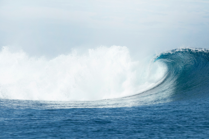Huge Wave Caused By A Storm Attracted Surfers In Different Parts Of The World To Ride It Together Huge Wave Caused By A Storm Attracted Surfers In Different Parts Of The World To Ride It Together