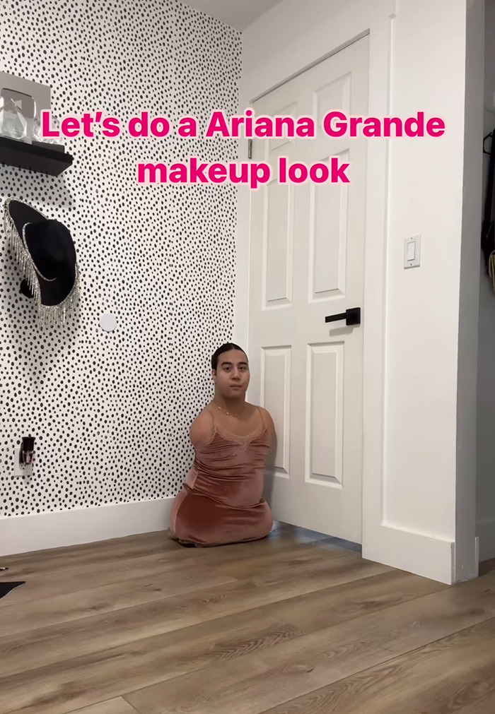 People Are Amazed By Limbless Makeup Influencer Who Creates Stunning Looks