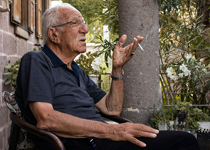 People Describe What It's Like To Have Their Broke Boomer Parents Move In With Them (30 Stories)