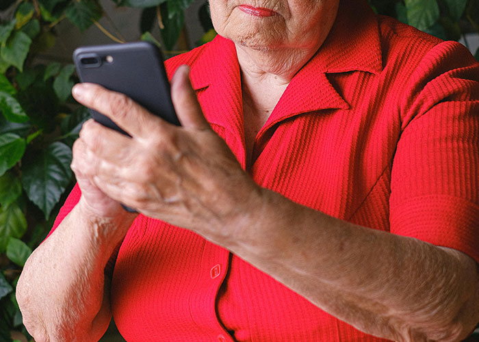 People Describe What It's Like To Have Their Broke Boomer Parents Move In With Them (30 Stories)