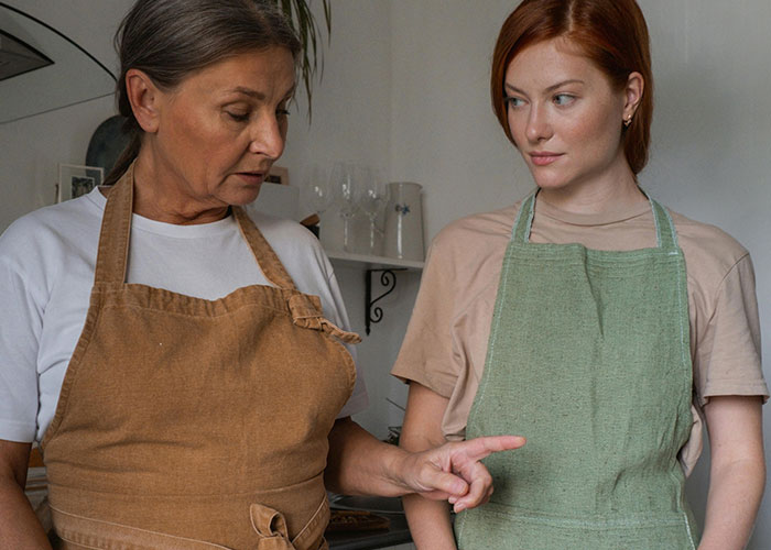 People Describe What It's Like To Have Their Broke Boomer Parents Move In With Them (30 Stories)