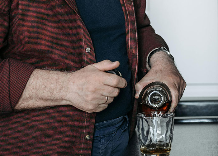 People Describe What It's Like To Have Their Broke Boomer Parents Move In With Them (30 Stories)