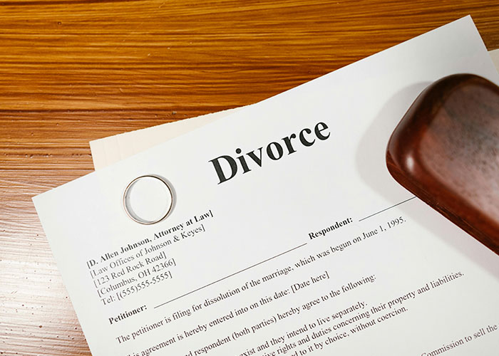 People Describe What It's Like To Have Their Broke Boomer Parents Move In With Them (30 Stories)