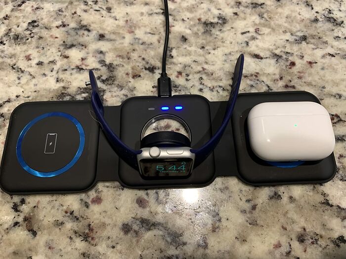 Fold, Pack, Charge: Ucomx Nano - The Ultimate Magnetic Charging Station!