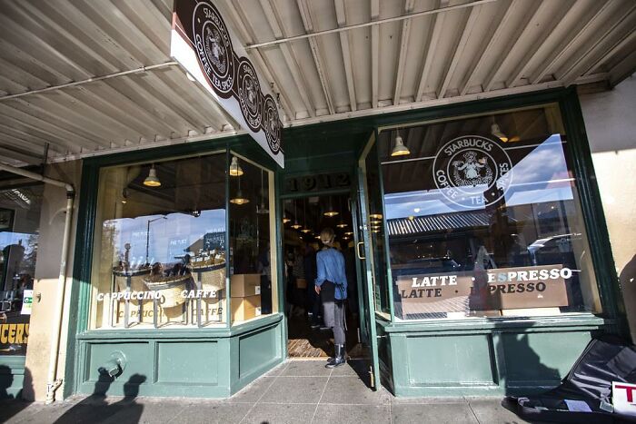 "Plastic City Full Of Plastic People": 30 Tourist Trap Cities To Reconsider Visiting