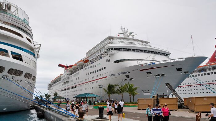 "Plastic City Full Of Plastic People": 30 Tourist Trap Cities To Reconsider Visiting