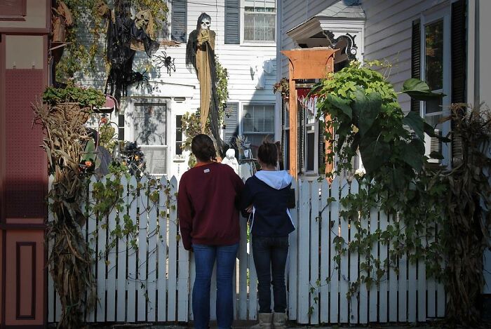 "Plastic City Full Of Plastic People": 30 Tourist Trap Cities To Reconsider Visiting