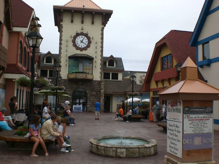 "Plastic City Full Of Plastic People": 30 Tourist Trap Cities To Reconsider Visiting