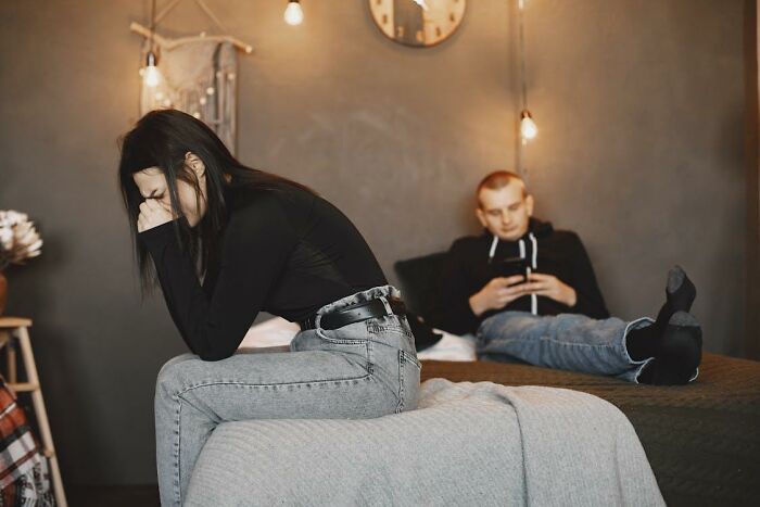 30 Men Don’t Hold Back Revealing What Gives Them "The Ick" About Women