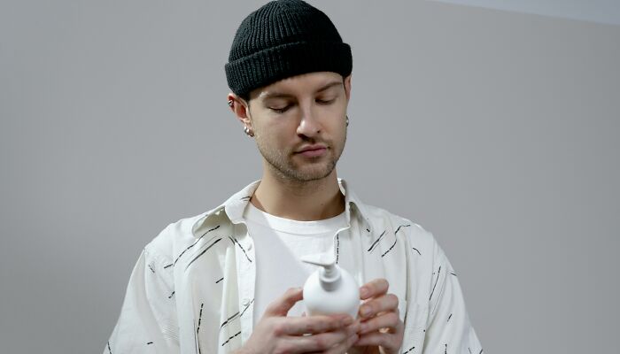 Young Men, Teen Boys Ride The No-Shampoo Trend Despite Experts Saying There Are Risks