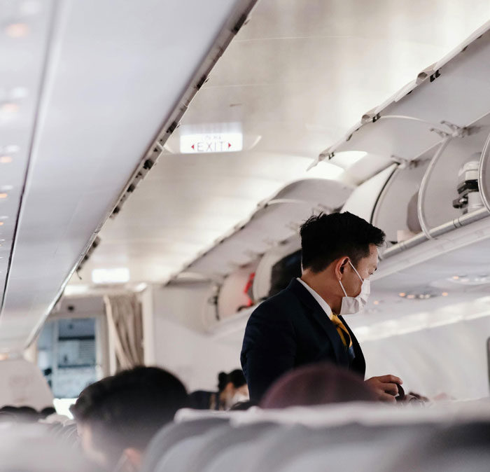 Flight Attendant Loses His Patience With Entitled Mom Who Just "Can't Sit In The Middle"