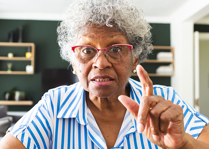 “Fear of God In Her Eyes”: Karen Tries Intimidating A Disabled Person, Gets Shut Down By Grandma “Fear of God In Her Eyes”: Karen Tries Intimidating A Disabled Person, Gets Shut Down By Grandma