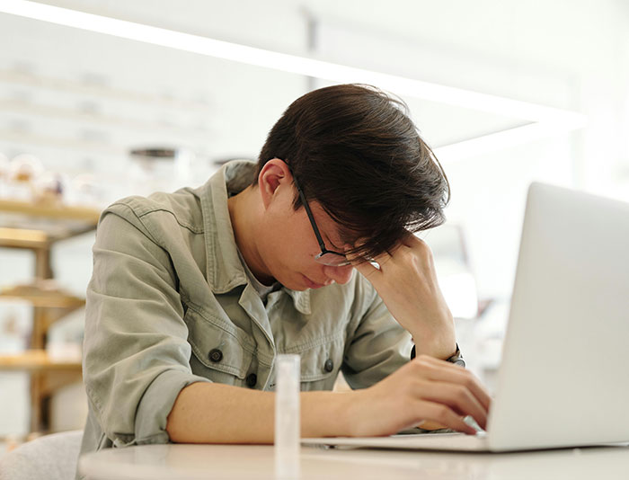 40 Flexes That Instead Of Impressing People, Make Them Cringe, Hard