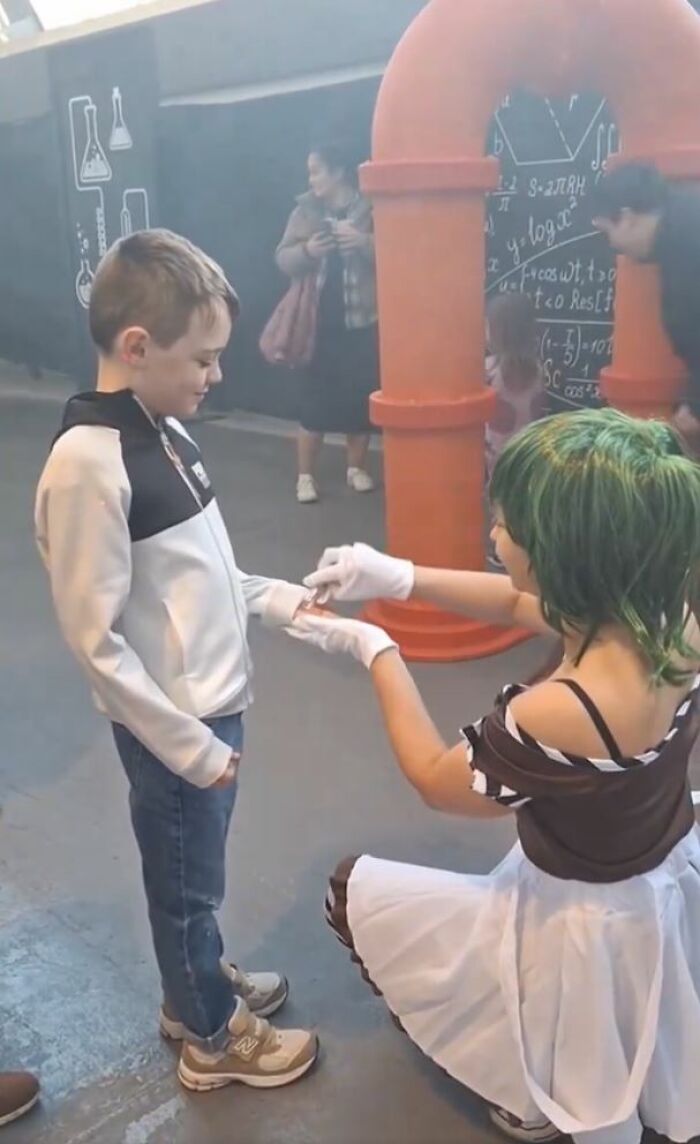 “The Cursed Wonka Tour”: The Best Reactions To The Failed "Chocolate Factory" Experience In Glasgow “The Cursed Wonka Tour”: The Best Reactions To The Failed "Chocolate Factory" Experience In Glasgow