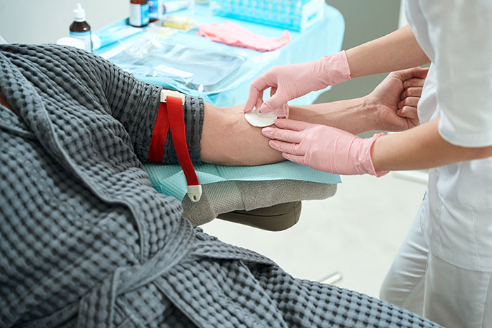 Husband Suspects Wife Of Cheating With A Gay Friend, Sets Up Cameras To Prove It Husband Suspects Wife Of Cheating With A Gay Friend, Sets Up Cameras To Prove It