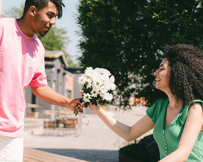 Man Doesn&rsquo;t Understand Why GF Didn&rsquo;t Appreciate His Gift, Gets A Reality Check