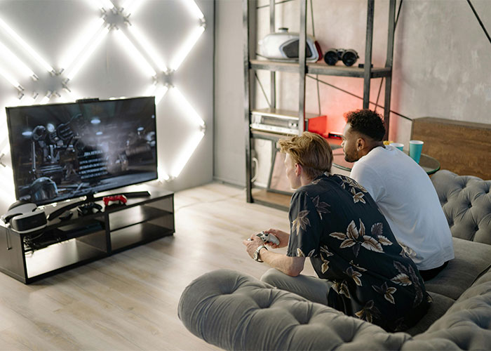 Man Demands Wife Stop Breastfeeding Their Baby In Front Of His Mates, Is Told To &lsquo;Shut Up&rsquo;