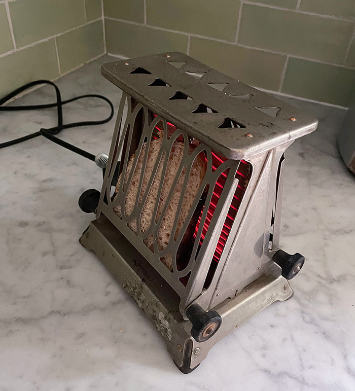 I Inherited This Toaster From The 1920s Around 10 Years Ago And It Has Worked Great Every Single Day