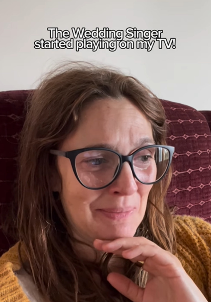 Drew Barrymore&rsquo;s Home Is Going Viral For How &ldquo;Normal&rdquo; It Is Despite Her $125-Million Fortune