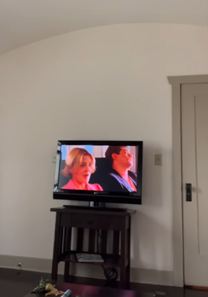 Drew Barrymore&rsquo;s Home Is Going Viral For How &ldquo;Normal&rdquo; It Is Despite Her $125-Million Fortune