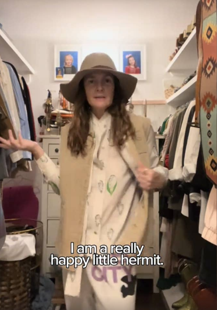 Drew Barrymore&rsquo;s Home Is Going Viral For How &ldquo;Normal&rdquo; It Is Despite Her $125-Million Fortune