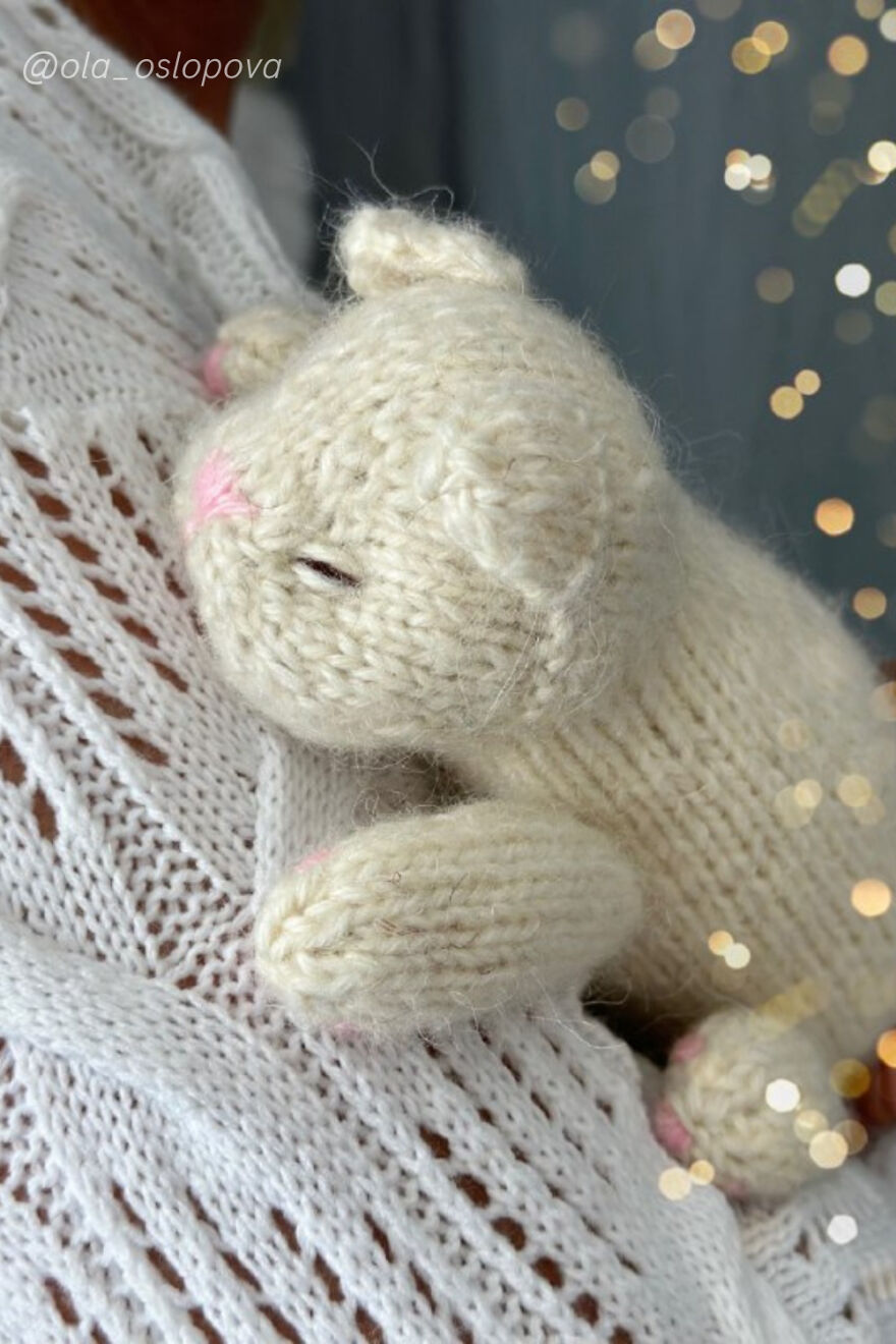 My ❤️white Sleeping Kitten Knitting Pattern ❤️