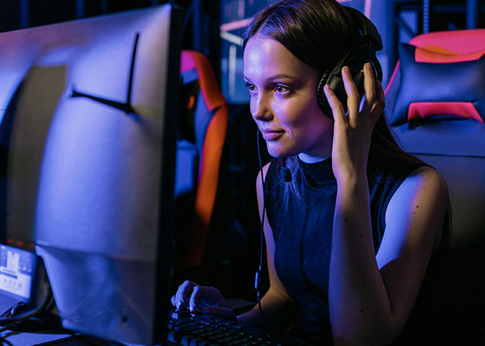 “What Is Something Legal That You’re Extremely Addicted To?” (45 Answers)