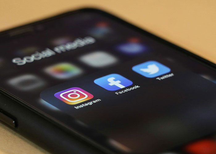 “What Is Something Legal That You’re Extremely Addicted To?” (45 Answers)