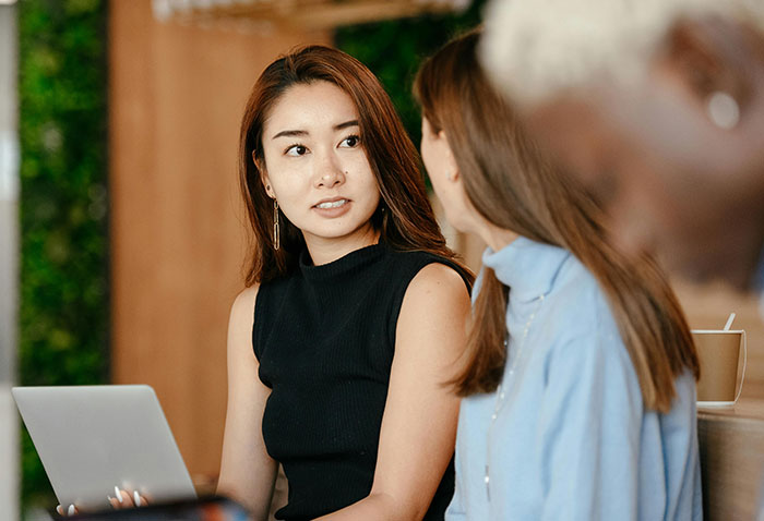 Boss Tries To Police What Employee Should Wear, Regrets It After She Maliciously Complies Boss Tries To Police What Employee Should Wear, Regrets It After She Maliciously Complies