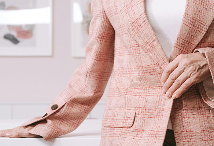 Boss Tries To Police What Employee Should Wear, Regrets It After She Maliciously Complies Boss Tries To Police What Employee Should Wear, Regrets It After She Maliciously Complies