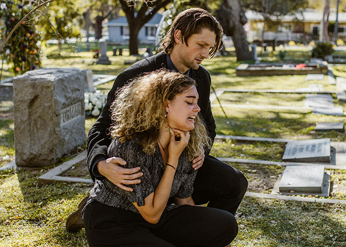 Absent Father Suddenly Wants His Daughter In His Life After 6 Years, Mom Is Instantly Suspicious