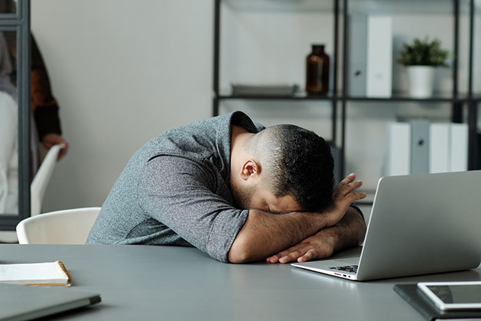 “She Is Insane”: Man Gives “Stay-At-Home GF” An Ultimatum After Being Told To Get A Second Job “She Is Insane”: Man Gives “Stay-At-Home GF” An Ultimatum After Being Told To Get A Second Job