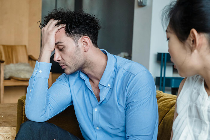 “She Is Insane”: Man Gives “Stay-At-Home GF” An Ultimatum After Being Told To Get A Second Job “She Is Insane”: Man Gives “Stay-At-Home GF” An Ultimatum After Being Told To Get A Second Job