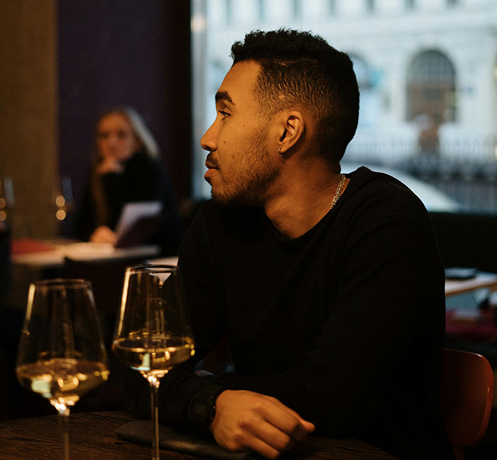 33 Men Reveal The Moment They Realized A Woman Couldn't Care Less About Them