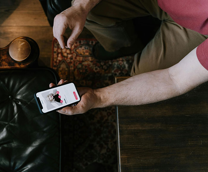 33 Men Reveal The Moment They Realized A Woman Couldn't Care Less About Them