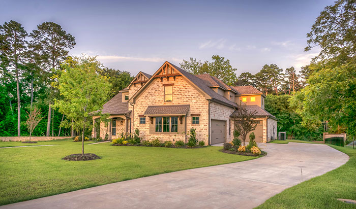 30 Of The Most Interesting Things People Spotted Rich People Doing Casually