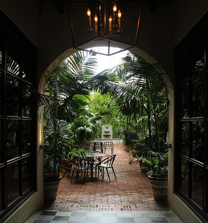 30 Of The Most Interesting Things People Spotted Rich People Doing Casually